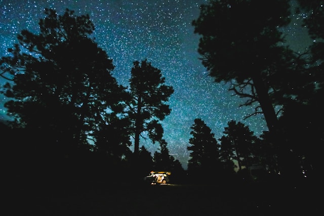 camping car sous les étoiles